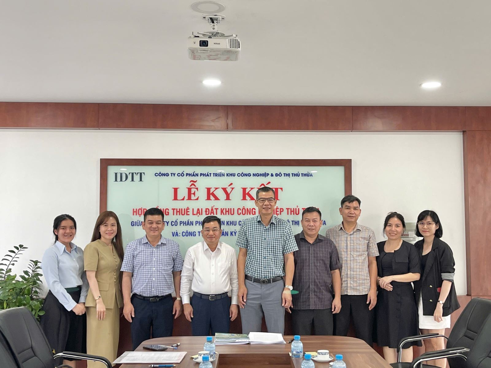 IDTT KÝ KẾT HỢP ĐỒNG THUÊ ĐẤT VỚI CÔNG TY CỔ PHẦN KỸ THUẬT HOÀNG THỊNH