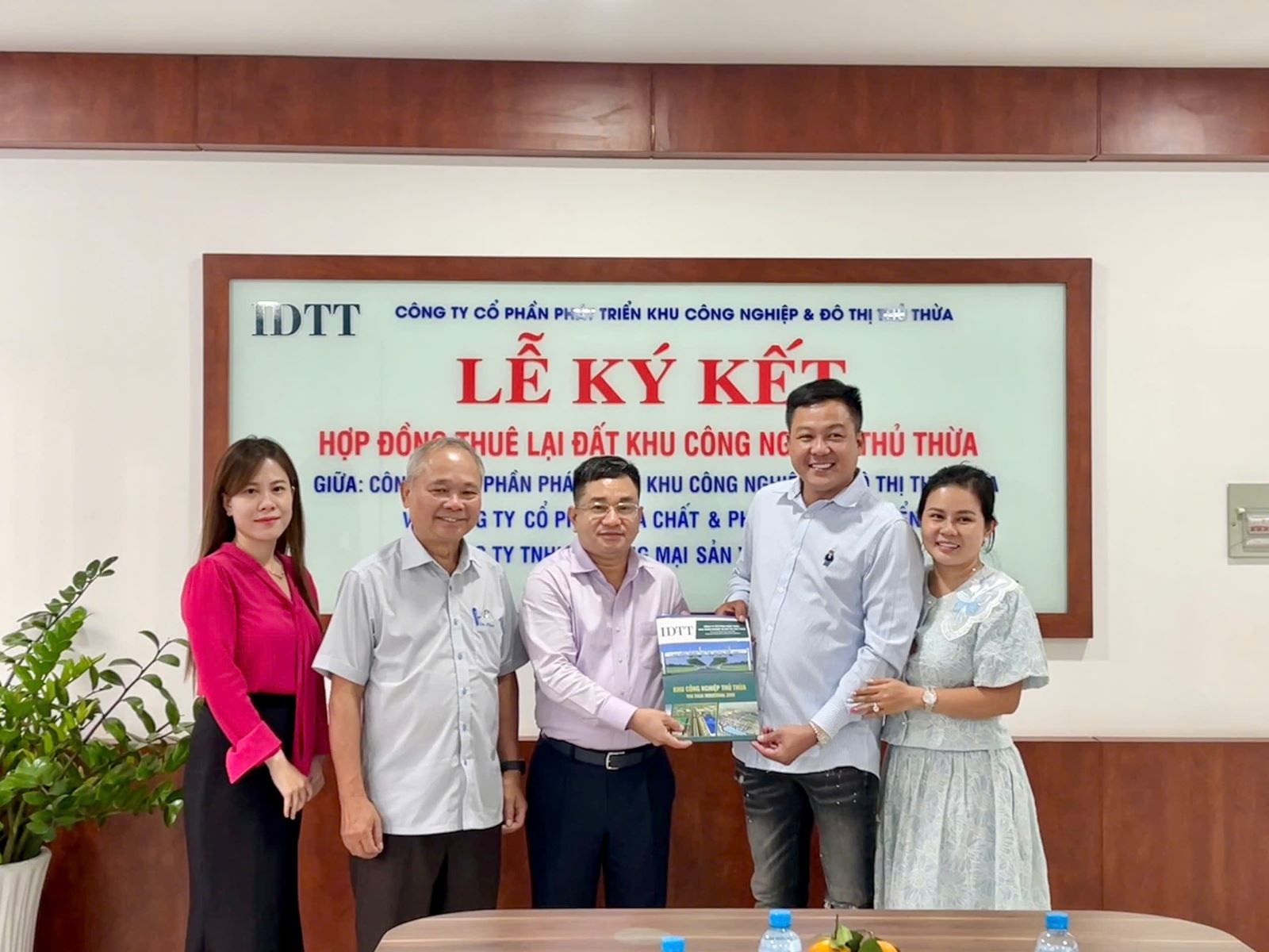 IDTT KÝ KẾT HỢP ĐỒNG THUÊ ĐẤT VỚI CÔNG TY CỔ PHẦN HÓA CHẤT & PHÂN BÓN THỤY ĐIỂN VÀ CÔNG TY TNHH THƯƠNG MẠI SẢN XUẤT LION THÁI