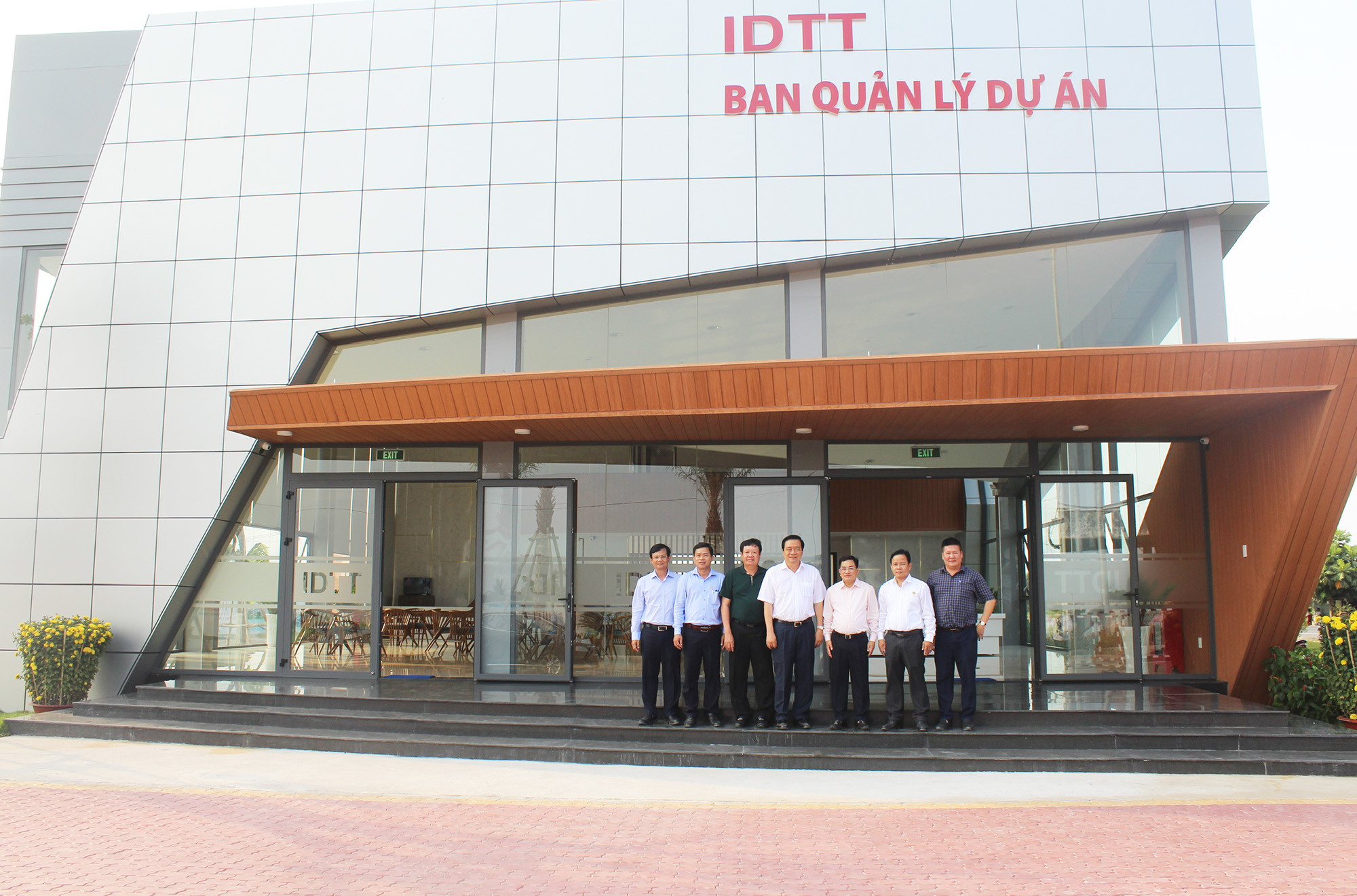 CÁC ĐỒNG CHÍ NGUYÊN LÀ LÃNH ĐẠO TỈNH ĐẾN THĂM DỰ ÁN IDTT ĐẦU TƯ TRÊN ĐỊA BÀN HUYỆN THỦ THỪA, TỈNH LONG AN